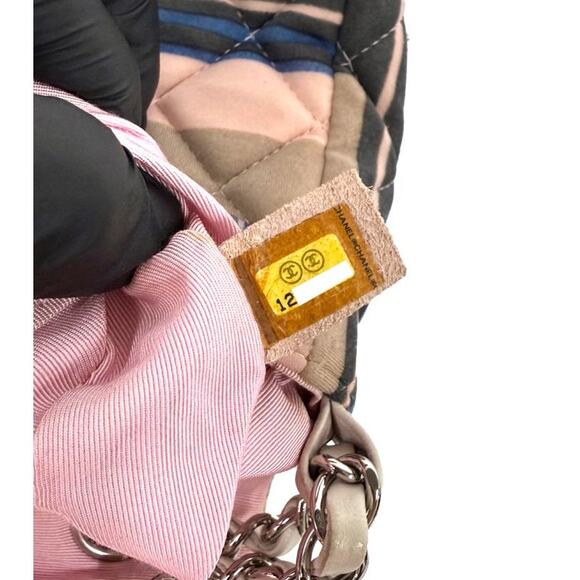 CHANEL Multicolor Heart Shoulder Bag A-A26899 - Picture 9 of 11